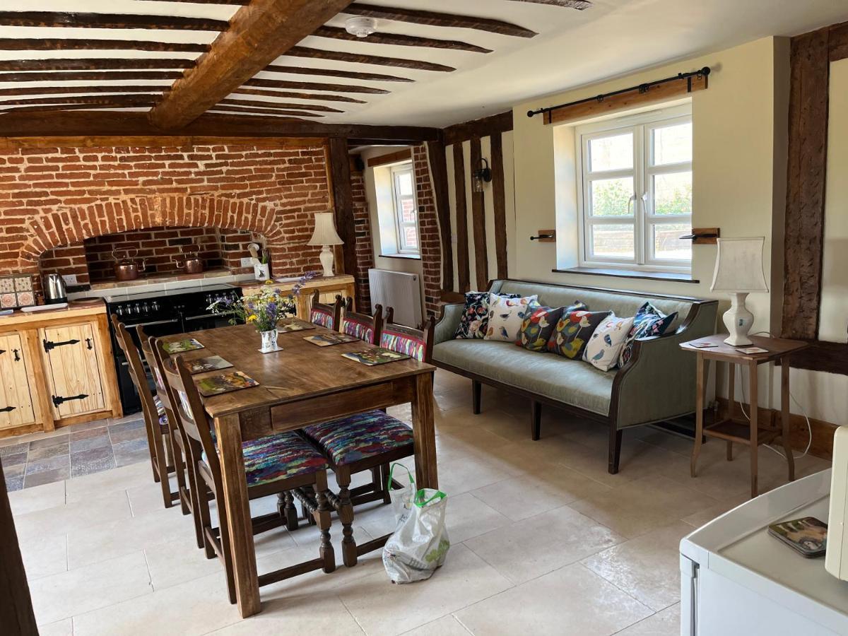 A Newly Renovated, Cosy Escape In The Beautiful Shepherd'S Cottage Dereham Extérieur photo